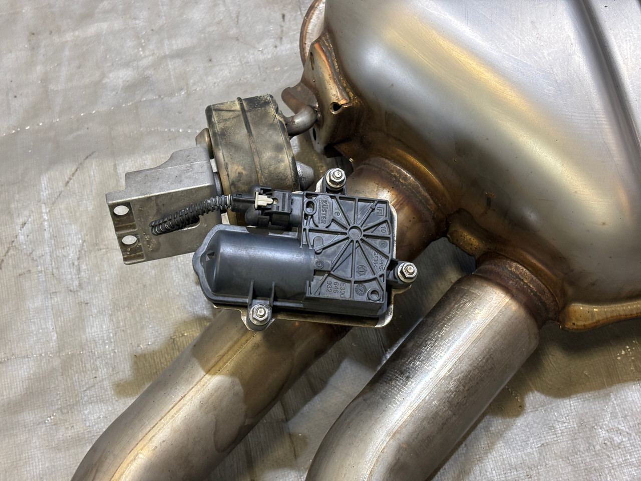 2022-2025 Volkswagen MK8 Golf R OEM Valved Exhaust Muffler w/ Tips - Image 9