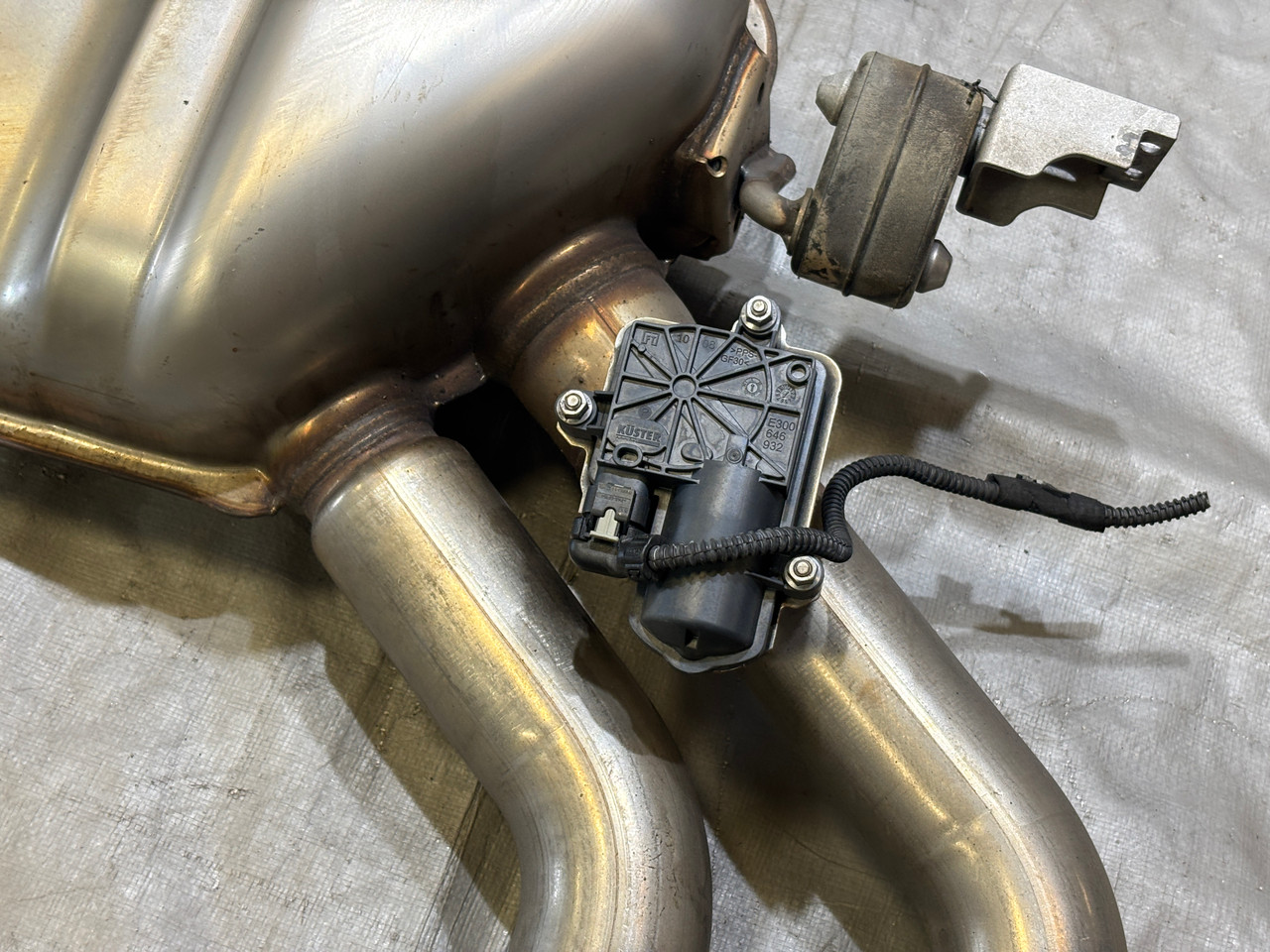 2022-2025 Volkswagen MK8 Golf R OEM Valved Exhaust Muffler w/ Tips - Image 11