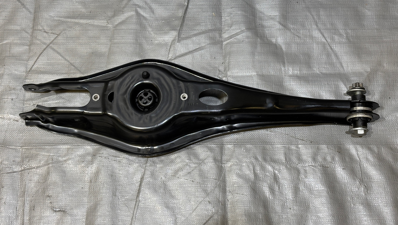 2022-2025 Volkswagen MK8 Golf R Passenger Rear Knee / Hub w/ Control Arms - Image 3