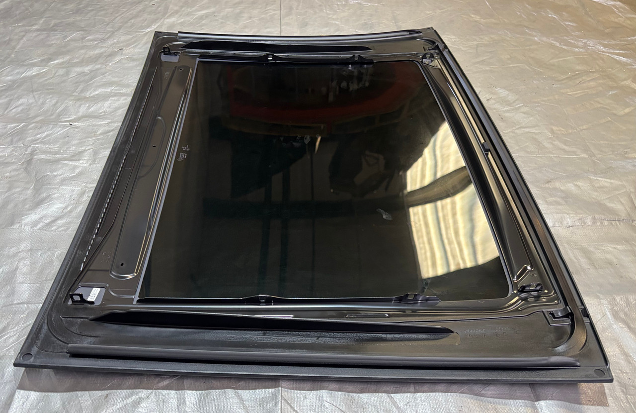 2022-2024 Volkswagen MK8 Golf R OEM Panoramic Sunroof Glass - Image 9