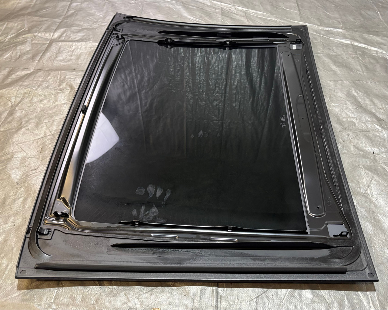 2022-2024 Volkswagen MK8 Golf R OEM Panoramic Sunroof Glass - Image 10